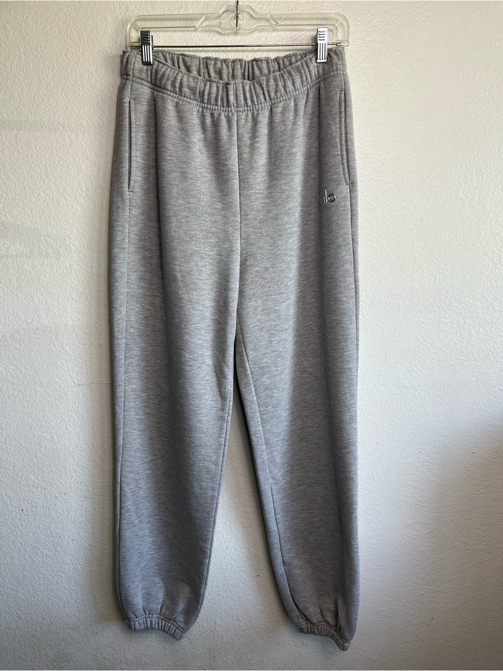 ALO Yoga Accolade Sweatpant
Athletic Color Grey. Size S - Picture 6 of 13